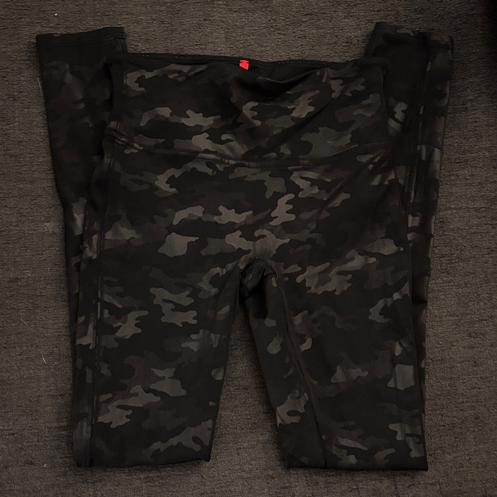 SPANX Dark Camouflage Leggings